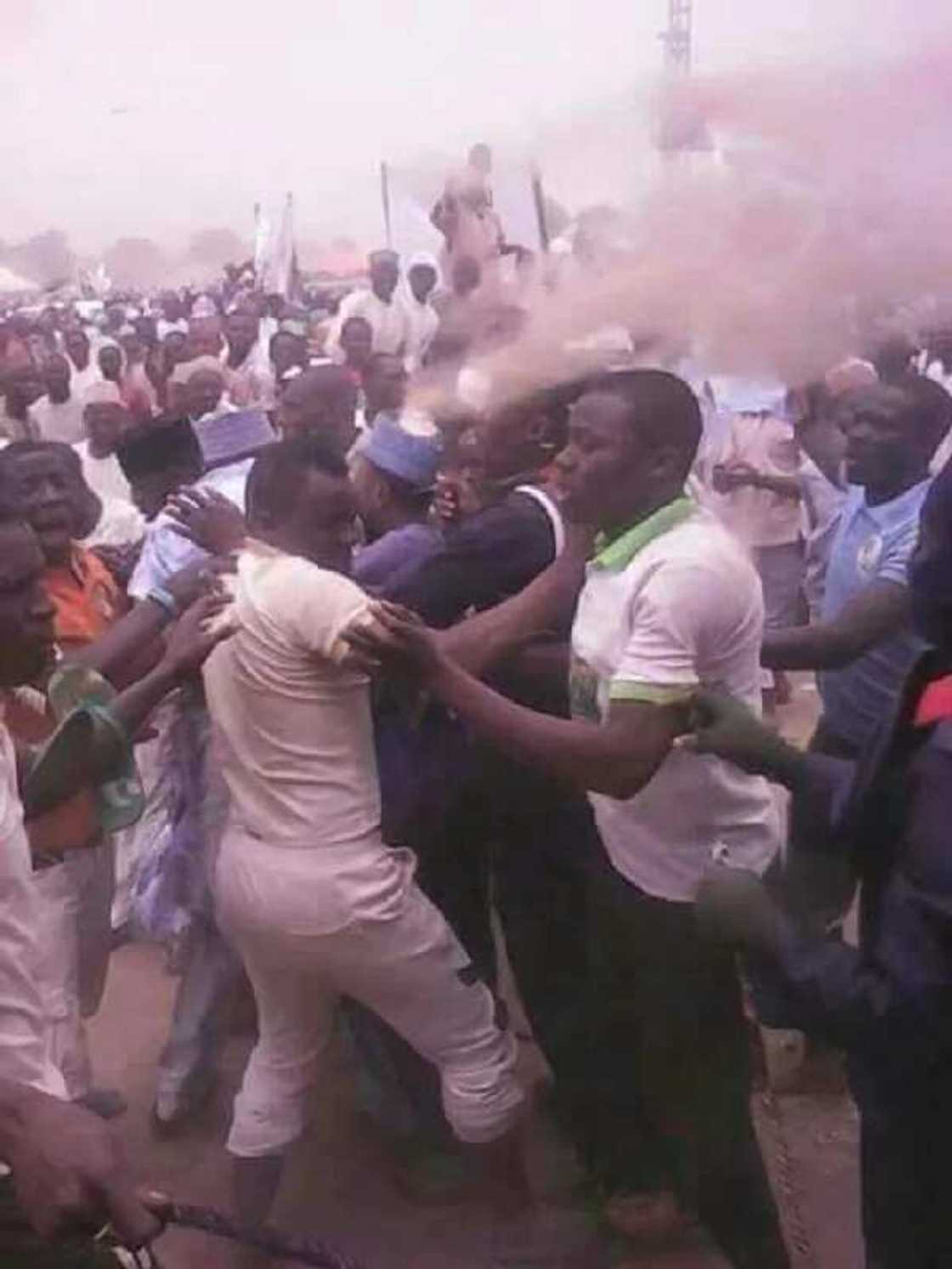 Governor, dignitaries escape mob attack at APC rally (photo/video) Governor, dignitaries escape mob attack at APC rally (photo/video)
