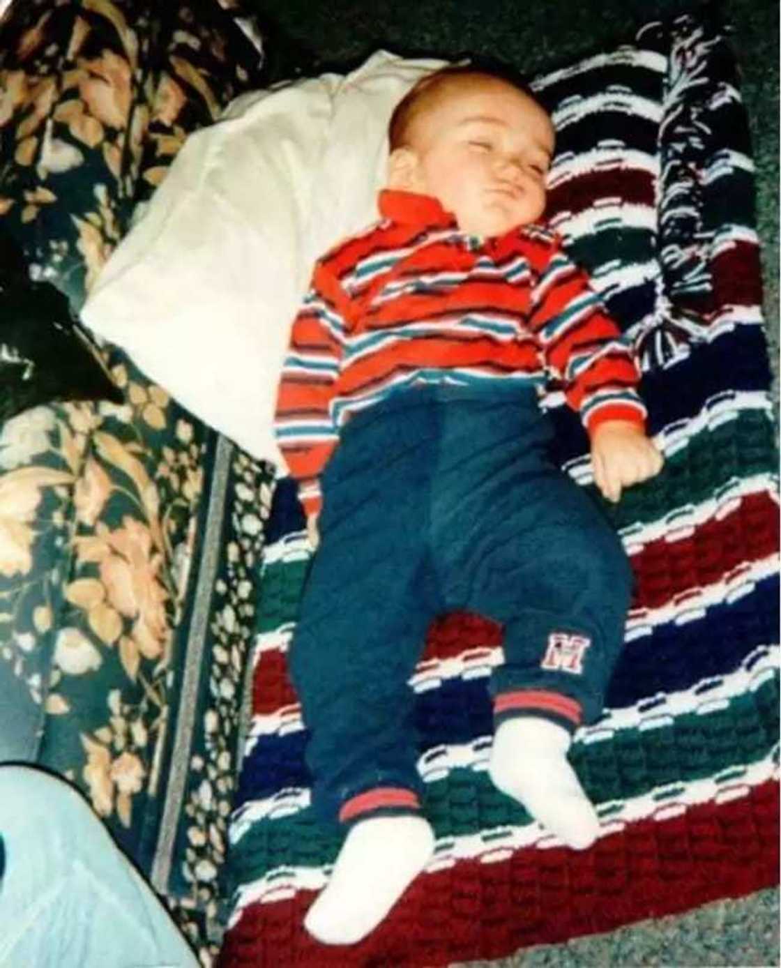 Bazaku yarda da tsawon wannan saurayin ba mai tsawo Bazaku yarda da tsawon wannan saurayin ba mai tsawo