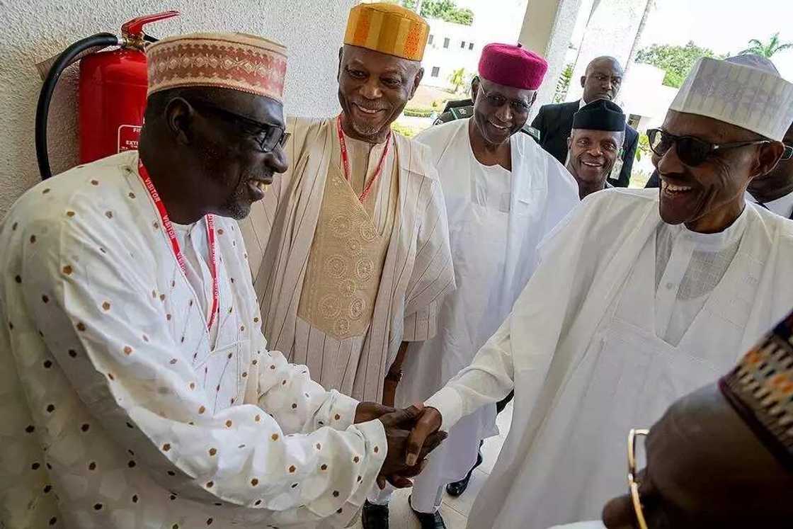 Labarai cikin Hotuna: Shugabannin jam'iyyun APC da PDP sun kaiwa Shugaba Buhari ziyarar ban gajiya Labarai cikin Hotuna: Shugabannin jam'iyyun APC da PDP sun kaiwa Shugaba Buhari ziyarar ban gajiya
