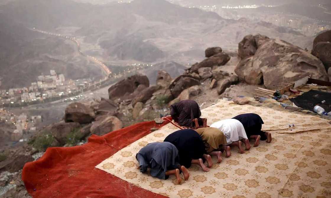 Muslims Gather At Mount Arafat To Mark Peak Of Hajj 2015