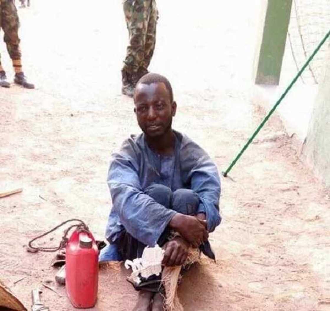 An kama wani makiyayi da kansakalin harsashi (bullet-proof ) a jihar Benuwe An kama wani makiyayi da kansakalin harsashi (bullet-proof ) a jihar Benuwe