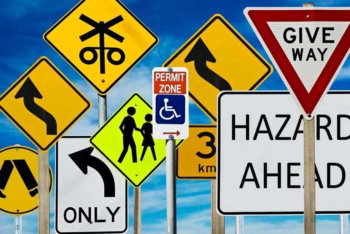 Road Safety signs in Nigeria Road Safety signs in Nigeria