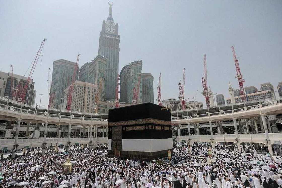 Muslims Gather At Mount Arafat To Mark Peak Of Hajj 2015