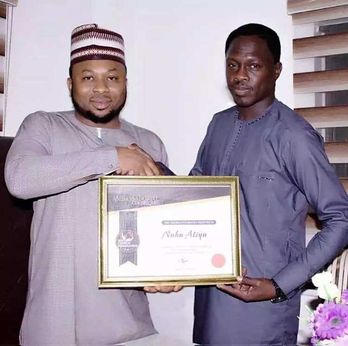 An nada jarumi Ali Nuhu jakadan yaki da shan miyagun kwayoyi An nada jarumi Ali Nuhu jakadan yaki da shan miyagun kwayoyi