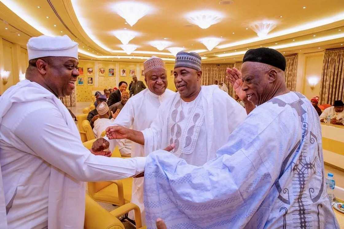 President Buhari meets APC senators (photo)