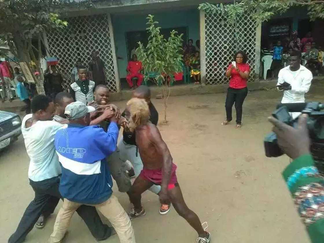 Labarin wani Tsoho dan shekara 77 mai jan mota da wuya Labarin wani Tsoho dan shekara 77 mai jan mota da wuya