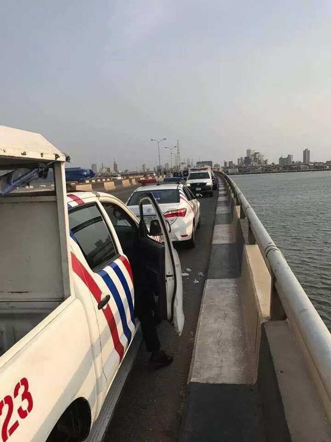 UPDATE: Body found not that of medical doctor who jumped into Lagos lagoon UPDATE: Body found not that of medical doctor who jumped into Lagos lagoon