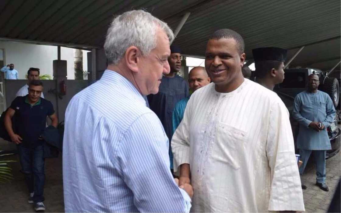 4 days after donating 200 armoured vehicles, Jordan sends top military chief to Nigeria (photos) 4 days after donating 200 armoured vehicles, Jordan sends top military chief to Nigeria (photos)