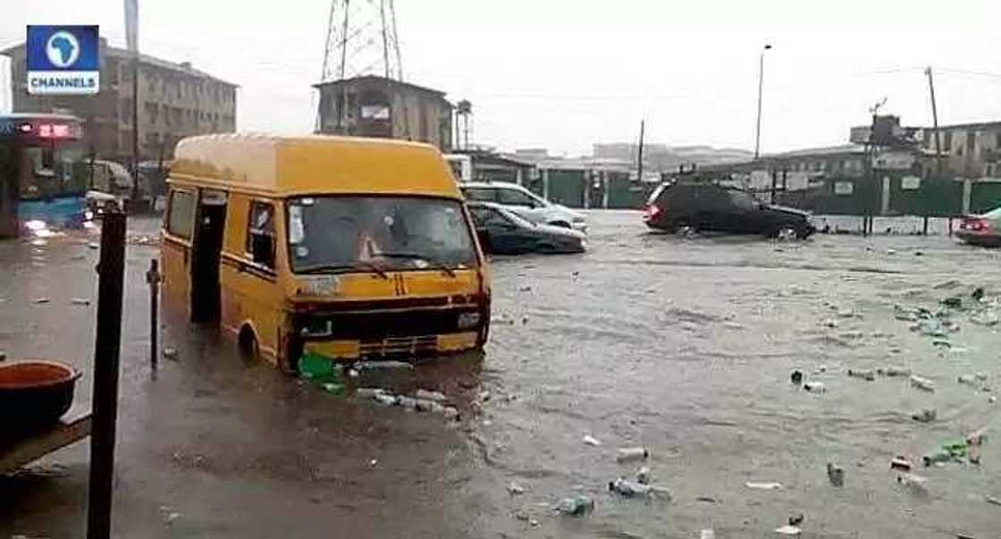 Flood hits Lagos, after early morning downpour Flood hits Lagos, after early morning downpour