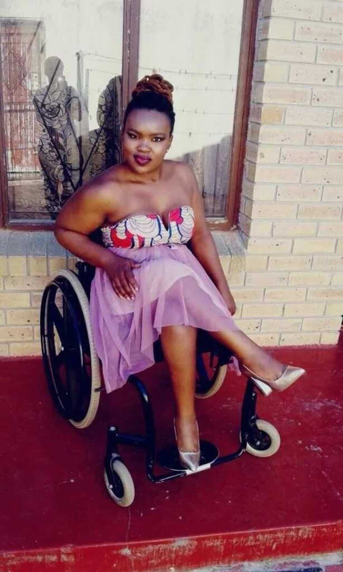 Beautiful physically challenged lady narrates how she decided to live her life to the fullest (photos) Beautiful physically challenged lady narrates how she decided to live her life to the fullest (photos)