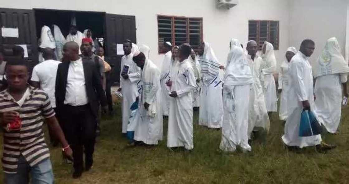 An kama mabiya addinin Yahudawa a gidan Kanu, an kuma gurfanar dasu a gaban kotu bisa laifin ta’addanci An kama mabiya addinin Yahudawa a gidan Kanu, an kuma gurfanar dasu a gaban kotu bisa laifin ta’addanci