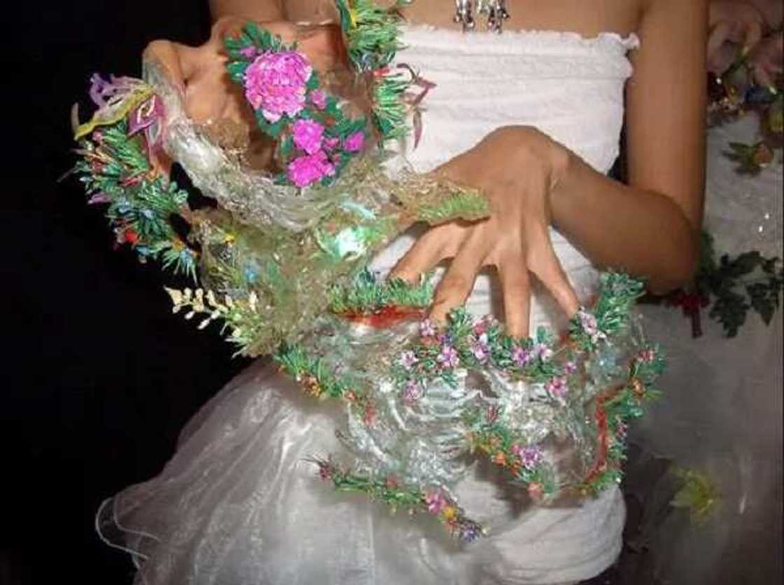 Odd nail art Odd nail art