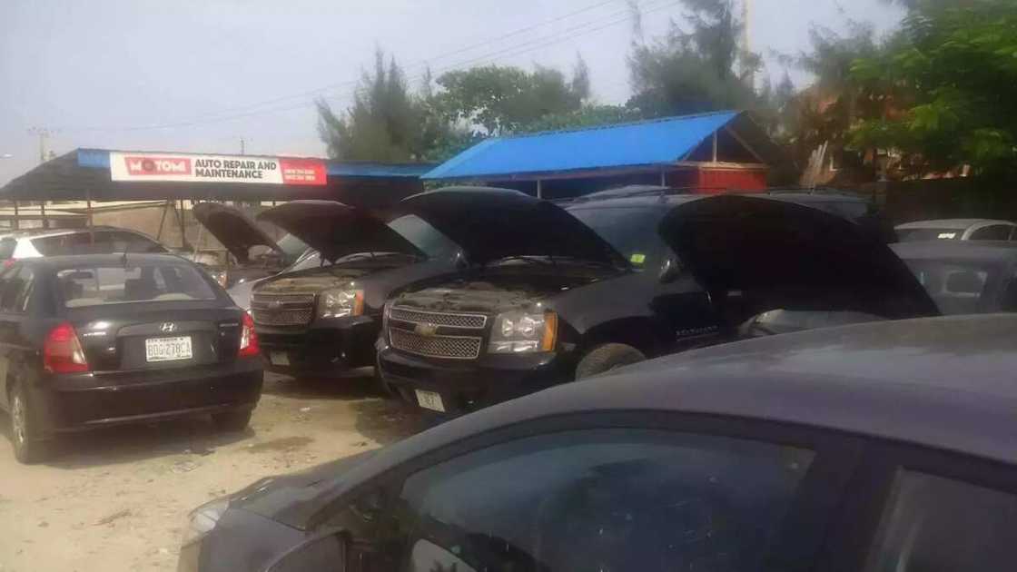 Dubi sana’ar da wani matashi ya koma bayan ya kammala Digiri Dubi sana’ar da wani matashi ya koma bayan ya kammala Digiri