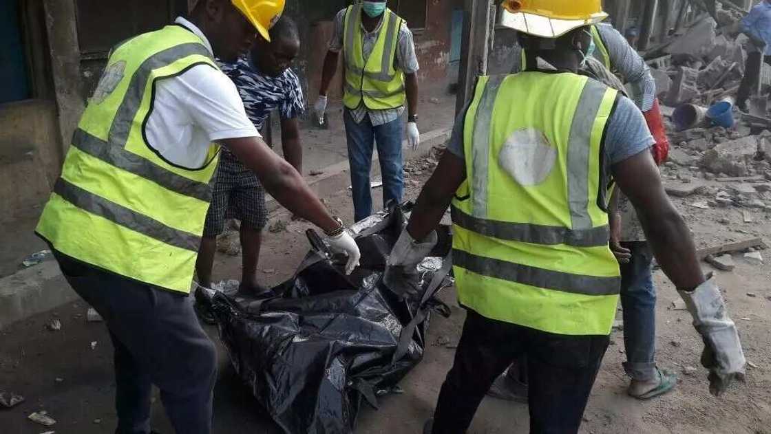 Kiristoci masu zanga-zanga sun tafka barna a gidan gwamnatin Plateau Kiristoci masu zanga-zanga sun tafka barna a gidan gwamnatin Plateau