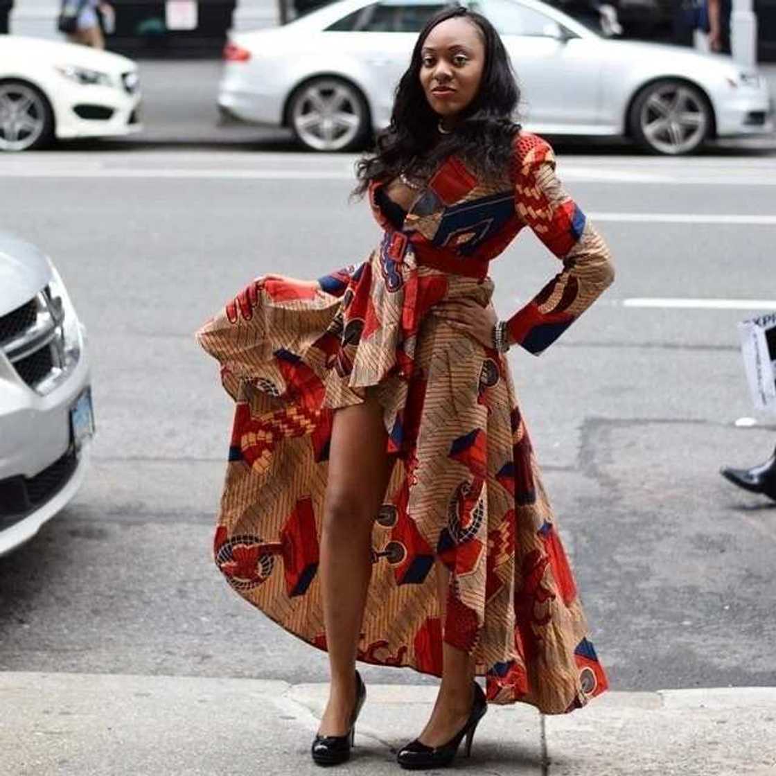 Long gown with a belt and classic shoes Long gown with a belt and classic shoes