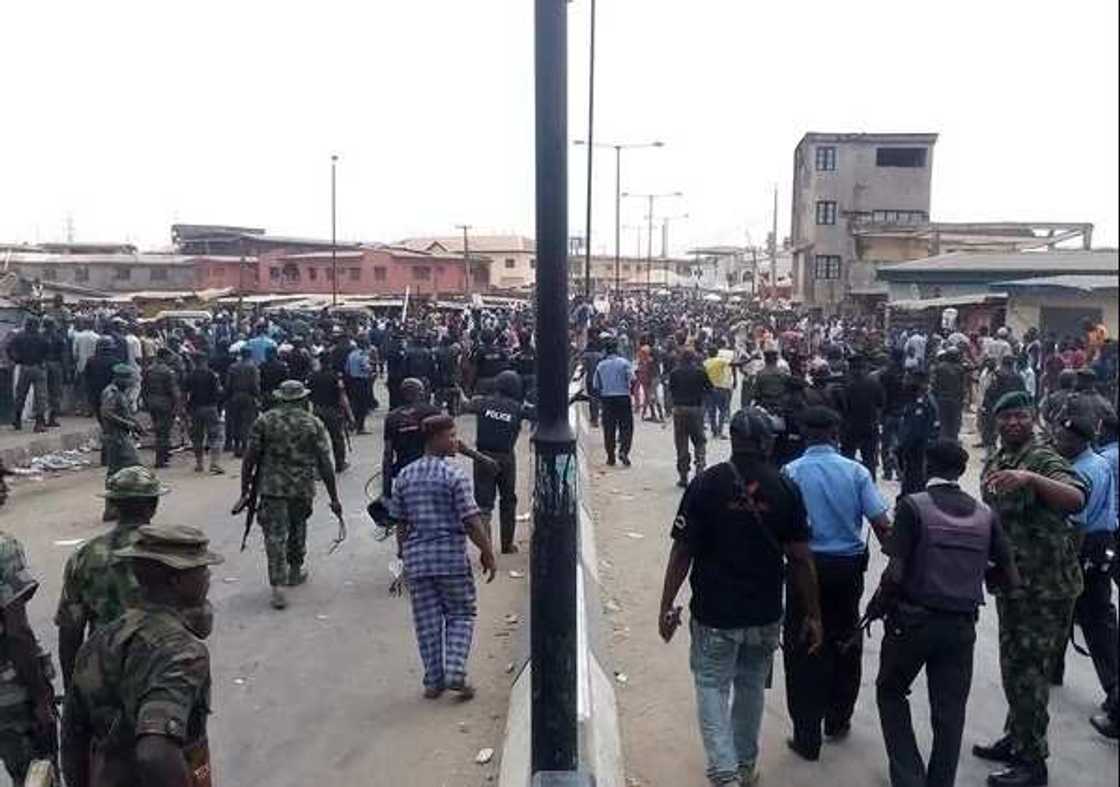 BREAKING: Riot in Lagos, 6 killed, security operatives wade-in