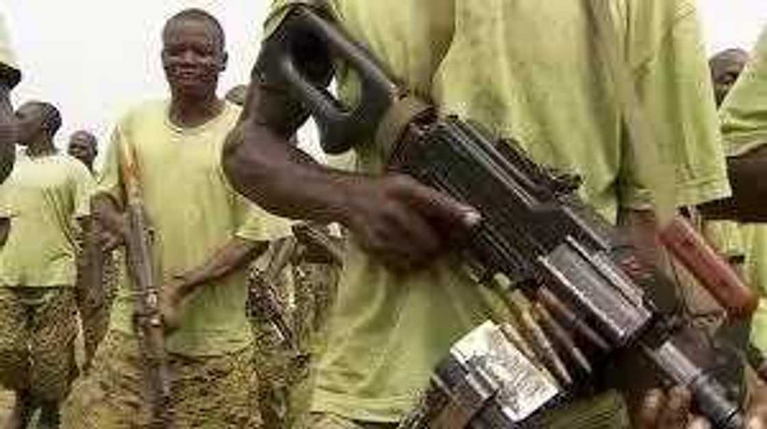 Dan bindiga ya kashe masu kallon kwallo 13 Dan bindiga ya kashe masu kallon kwallo 13