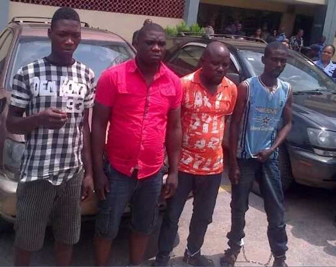 Police Parade Ikorodu Bank Robbers (PHOTOS) Police Parade Ikorodu Bank Robbers (PHOTOS)