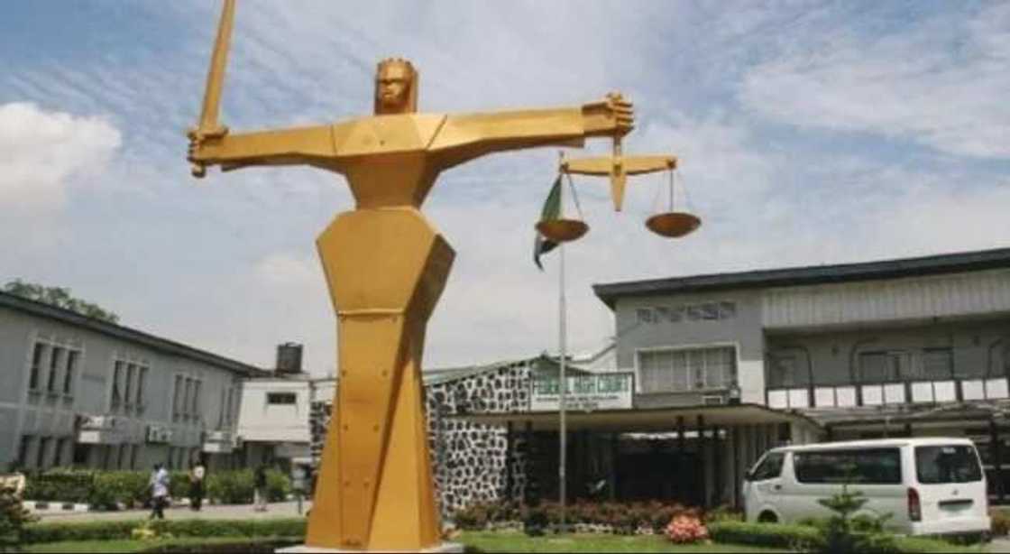 Wani mutumi ya kusa kashe diyar sa saboda Amalala Wani mutumi ya kusa kashe diyar sa saboda Amalala