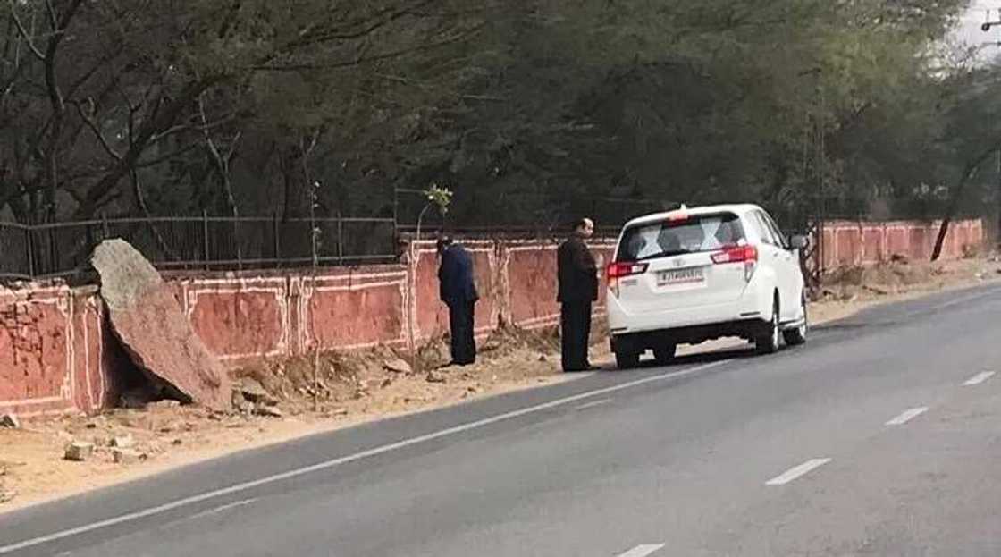 Opposition parties in India slam minister for urinating in public Opposition parties in India slam minister for urinating in public