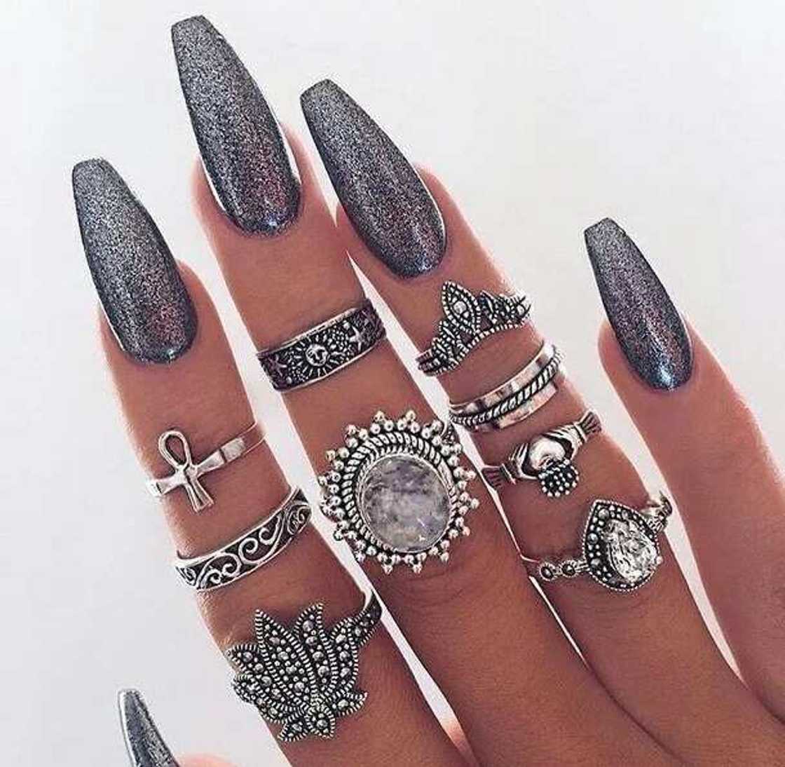 9 things every woman with long nails will understand 9 things every woman with long nails will understand