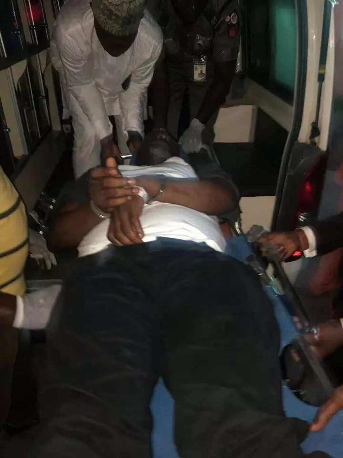 Shehu Sani ya bayyana halin da ya tsinci Dino Melaye Shehu Sani ya bayyana halin da ya tsinci Dino Melaye