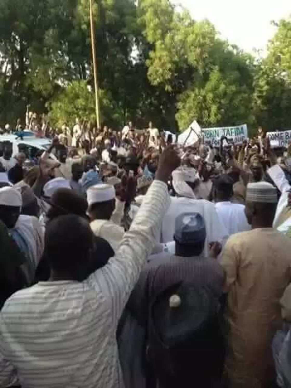 Goodluck Jonathan receives hero's welcome in Sokoto