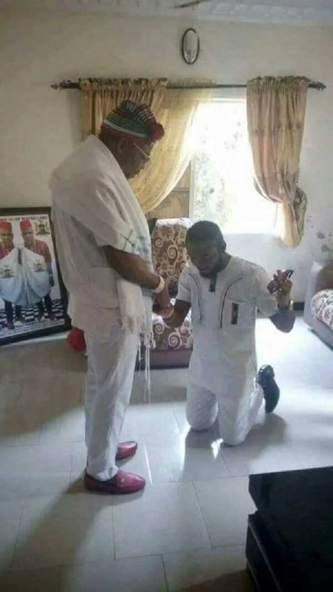 Nnamdi Kanu meets musician arrested by DSS over Biafra (photos) Nnamdi Kanu meets musician arrested by DSS over Biafra (photos)