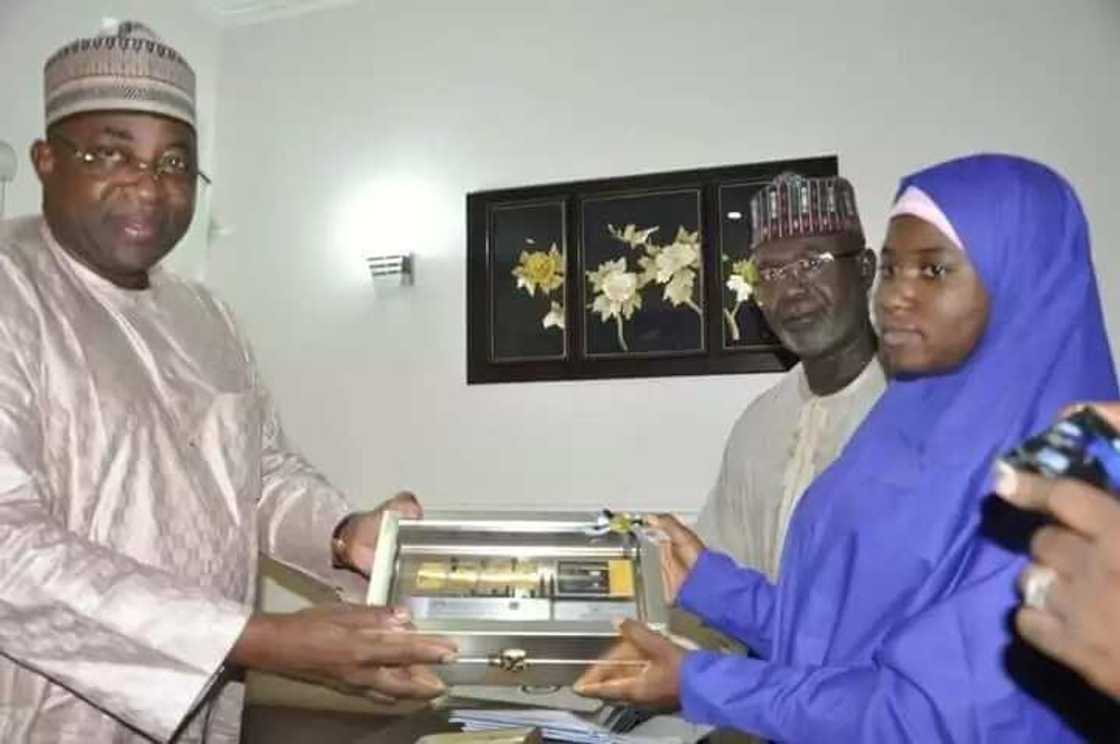 Kalli ‘yar Najeriya da ta yi zarra a gasar musabakar al-Kur’ani ta duniya (HOTO) Kalli ‘yar Najeriya da ta yi zarra a gasar musabakar al-Kur’ani ta duniya (HOTO)