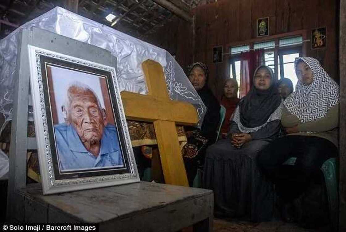 Man thought to be the world OLDEST human dies aged 146 (photos) Man thought to be the world OLDEST human dies aged 146 (photos)