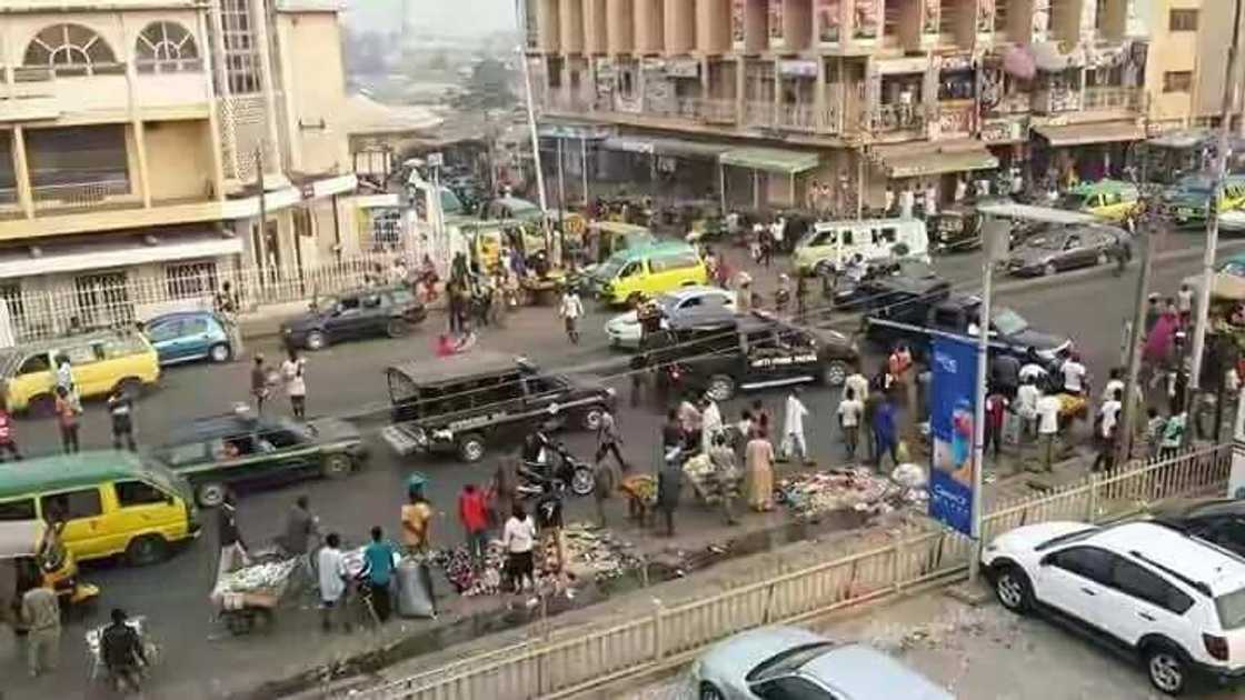BREAKING: Buhari Free Zakzaky protest rocks Kaduna (PHOTOS) BREAKING: Buhari Free Zakzaky protest rocks Kaduna (PHOTOS)