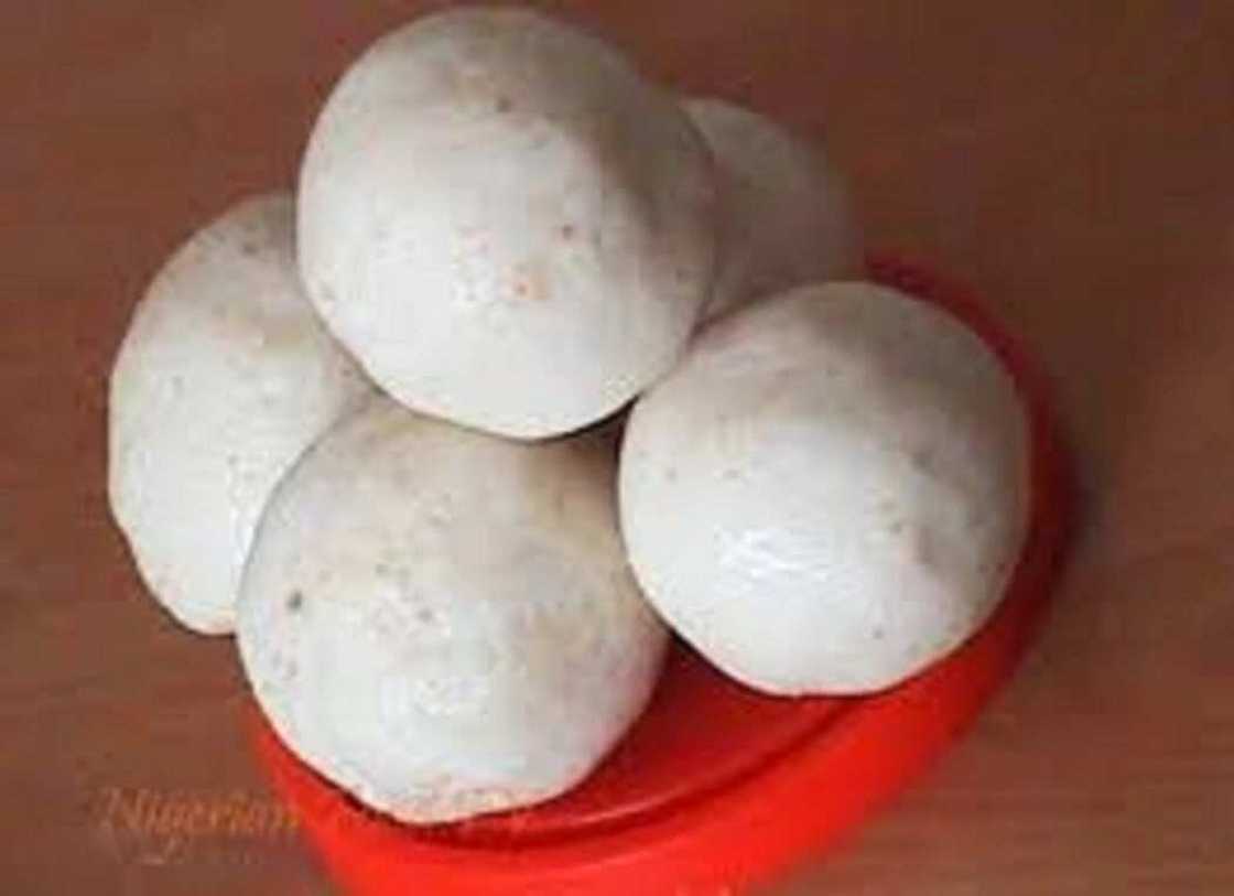 Nau'ikan Abincin da ya kamata a gujewa ci da safe, na 5 zai baka mamaki Nau'ikan Abincin da ya kamata a gujewa ci da safe, na 5 zai baka mamaki