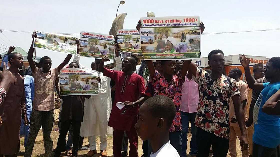 Yan shi’a sun yi zanga-zanga a Kaduna duk da haramcin da gwamnati ta sanya kan haka (hotuna) Yan shi’a sun yi zanga-zanga a Kaduna duk da haramcin da gwamnati ta sanya kan haka (hotuna)