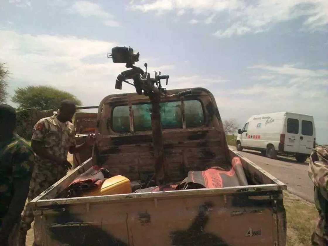 Boko Haram: Dakarun Soji sun kashe 16 tare da kwato motocin yaki da bindigu, duba hotuna Boko Haram: Dakarun Soji sun kashe 16 tare da kwato motocin yaki da bindigu, duba hotuna