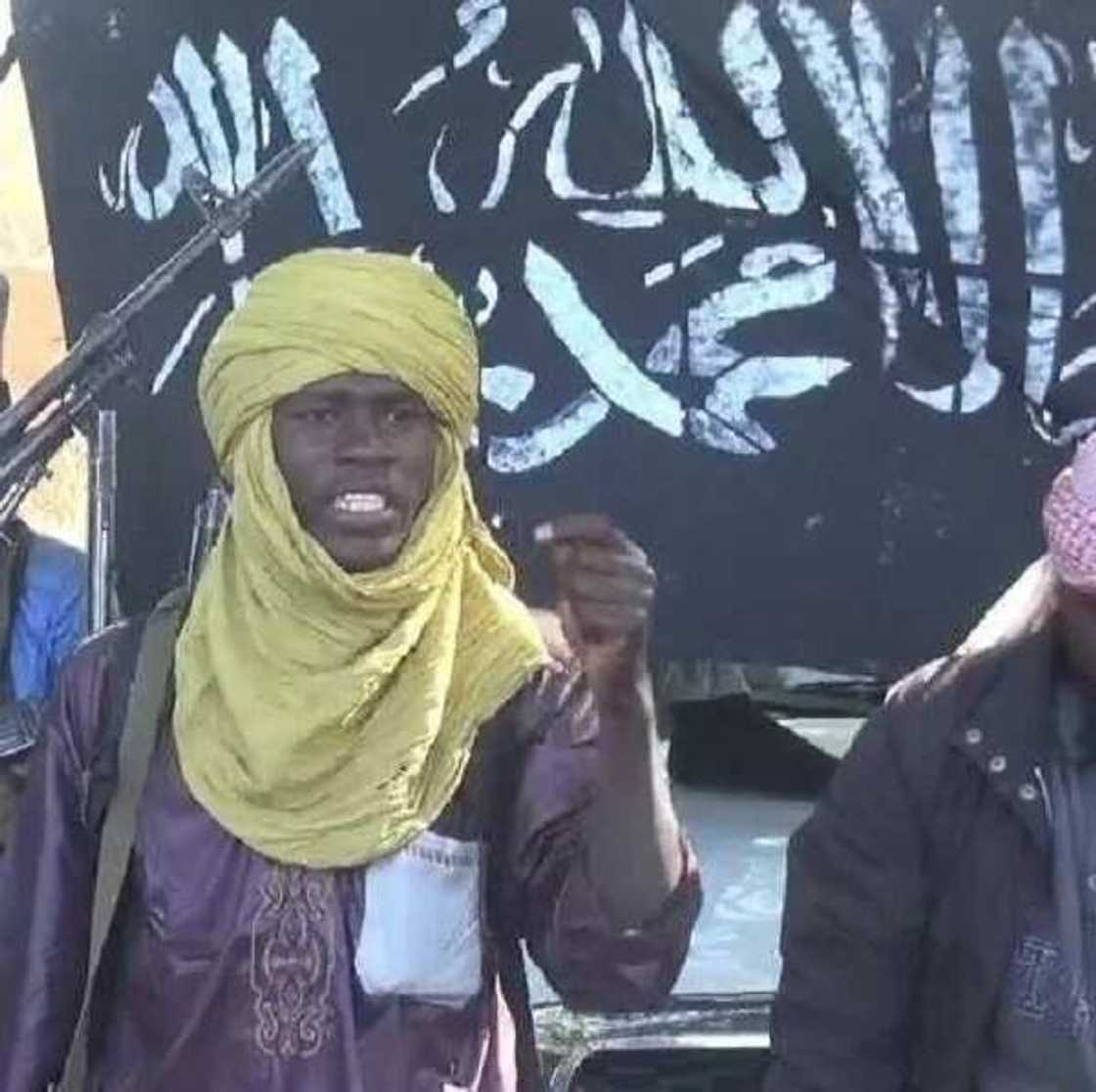 Yadda hukumar SSS ta fanso yan matan Daphi da babban kwamandan Boko Haram da ya kai harin Bam a masallacin Kano Yadda hukumar SSS ta fanso yan matan Daphi da babban kwamandan Boko Haram da ya kai harin Bam a masallacin Kano