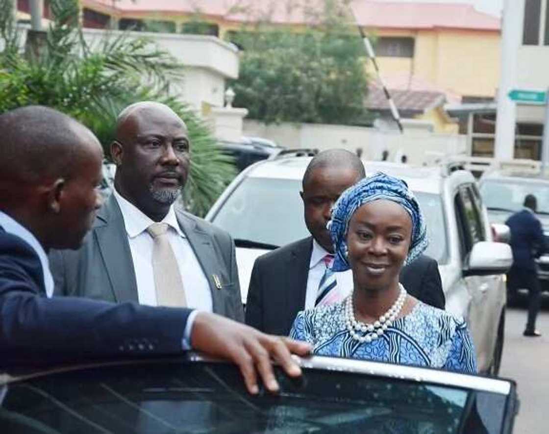 Saraki's Wife Causes Commotion At EFCC Office