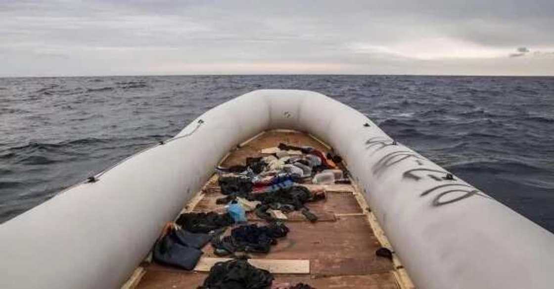 Bacewar mutane 21 a cikin ruwa: Ana zargin wani abu ne ya firgita yayin da su ke cikin kwale-kwale Bacewar mutane 21 a cikin ruwa: Ana zargin wani abu ne ya firgita yayin da su ke cikin kwale-kwale