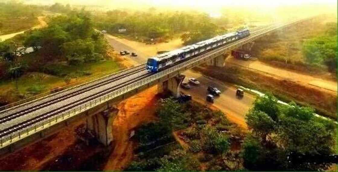 Hotunan sabbin jiragen kasa da ake daf da kaddamarwa domin sufuri iya birnin Abuja Hotunan sabbin jiragen kasa da ake daf da kaddamarwa domin sufuri iya birnin Abuja