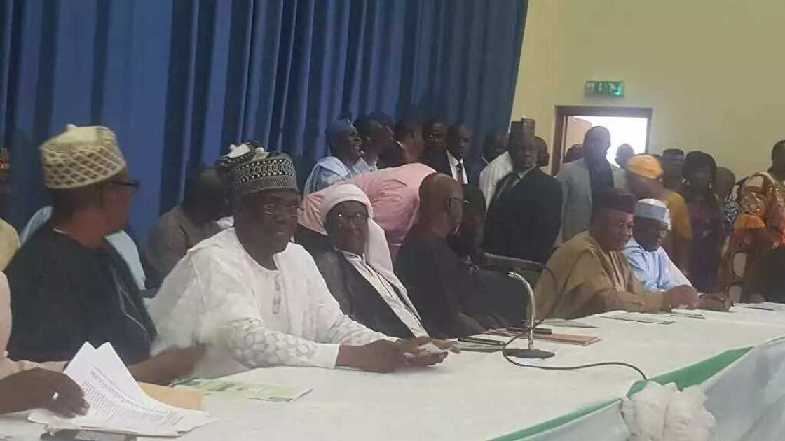 PDP da wasu jam’iyyu 33 sun hada karfi wuri guda, sun rattaba hannu kan wata yarjejeniya PDP da wasu jam’iyyu 33 sun hada karfi wuri guda, sun rattaba hannu kan wata yarjejeniya