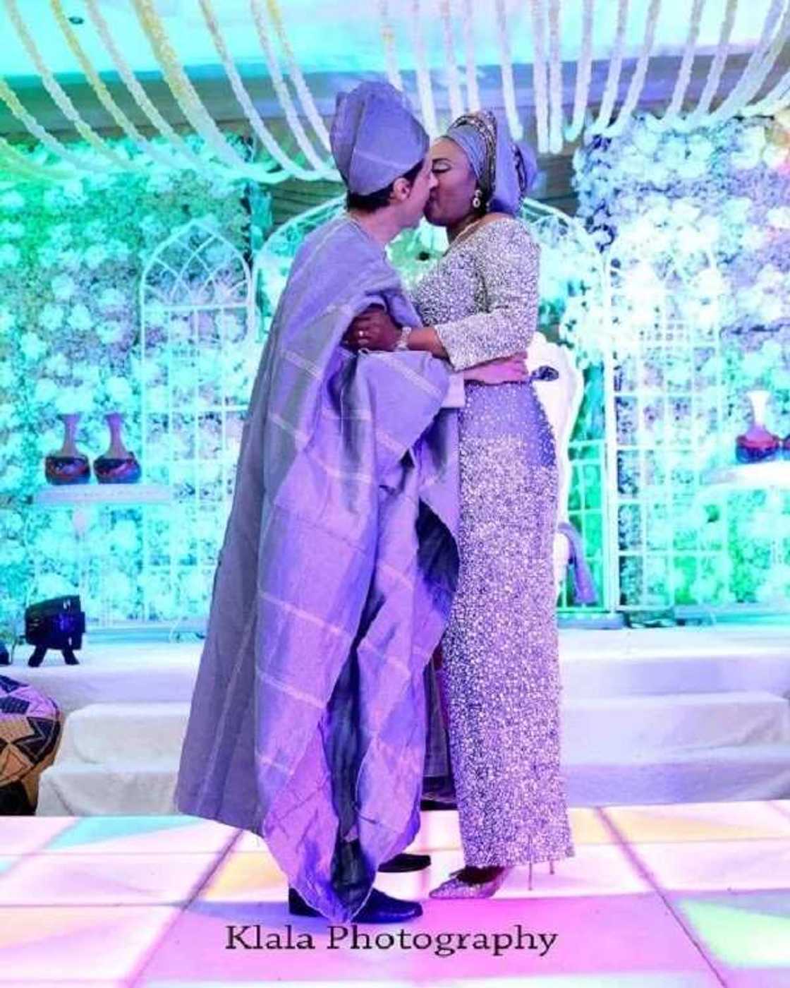 Nigerian lady weds her oyinbo lover in grand style (beautiful photos) Nigerian lady weds her oyinbo lover in grand style (beautiful photos)
