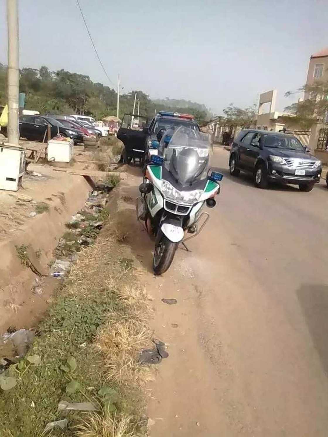 Hotuna daga asibitin kudi da Yusuf Buhari ke kwance, bayan hatsarin babur Hotuna daga asibitin kudi da Yusuf Buhari ke kwance, bayan hatsarin babur