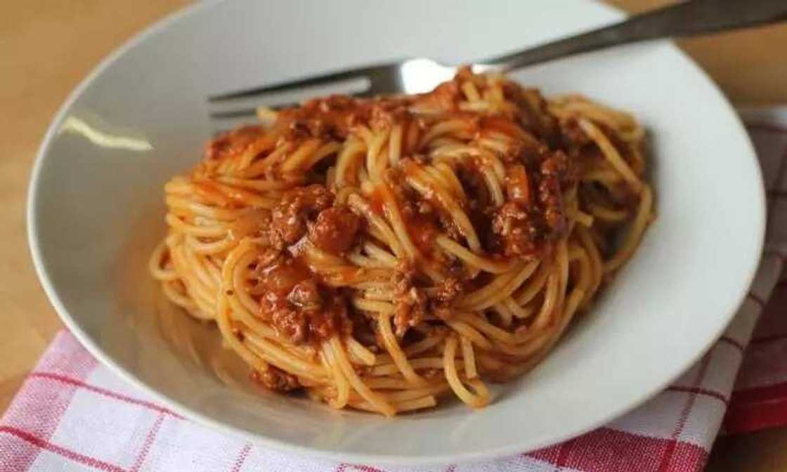 How to make spaghetti Bolognese with Dolmio How to make spaghetti Bolognese with Dolmio