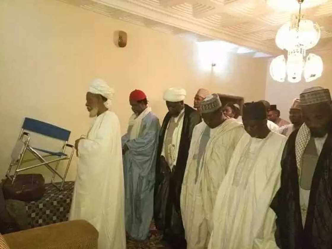 Kalli hotunan ziyarar da ýan Shi’a suka kai ma Shehi Dahiru Bauchi Kalli hotunan ziyarar da ýan Shi’a suka kai ma Shehi Dahiru Bauchi