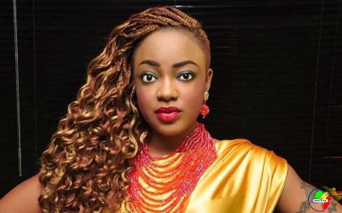 20 Nigerian Celebrities Who May Be Bleaching (PHOTOS) 20 Nigerian Celebrities Who May Be Bleaching (PHOTOS)