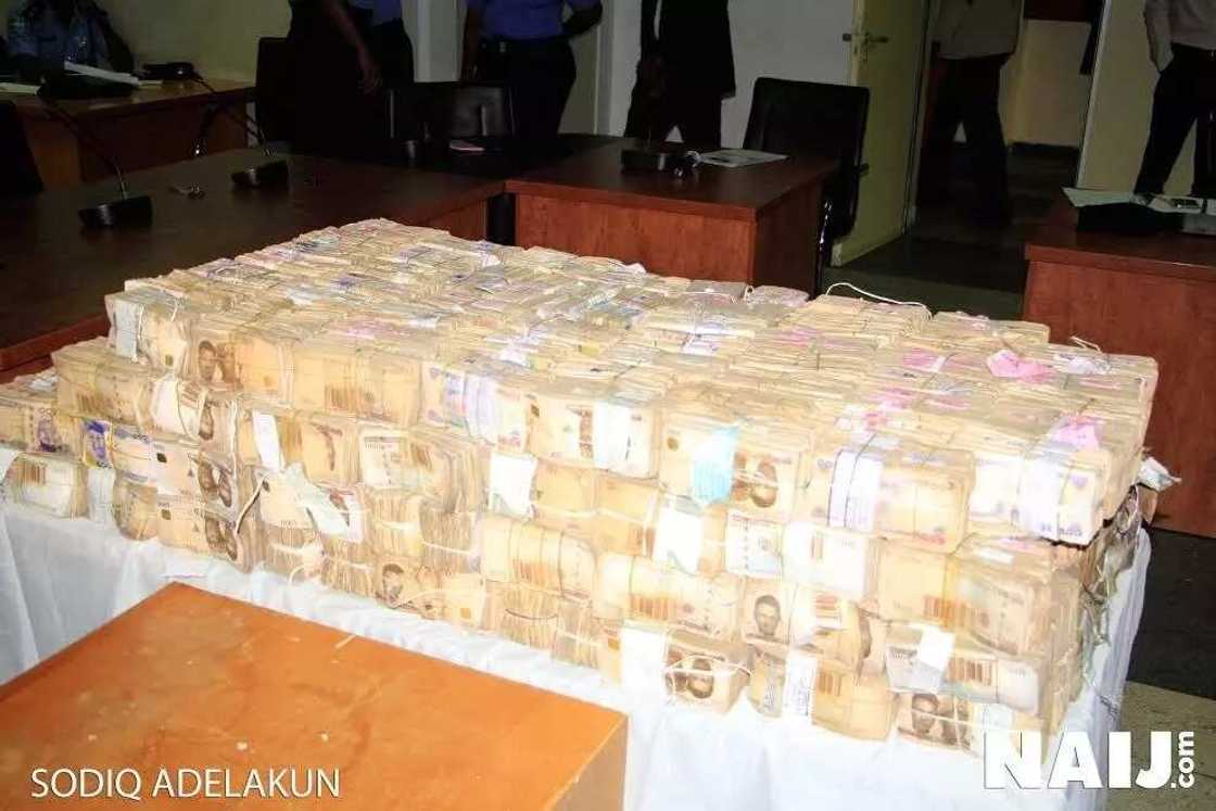 UPDATE: Nigerian police recover N100 million allegedly used to bribe Rivers' INEC Officials UPDATE: Nigerian police recover N100 million allegedly used to bribe Rivers' INEC Officials
