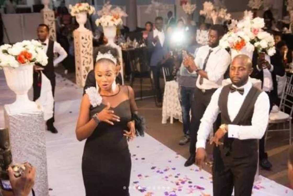 Nigerian bride breaks tradition and gets married in black wedding dress Nigerian bride breaks tradition and gets married in black wedding dress