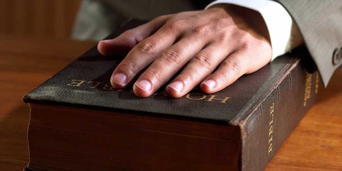 swearing on the Bible swearing on the Bible