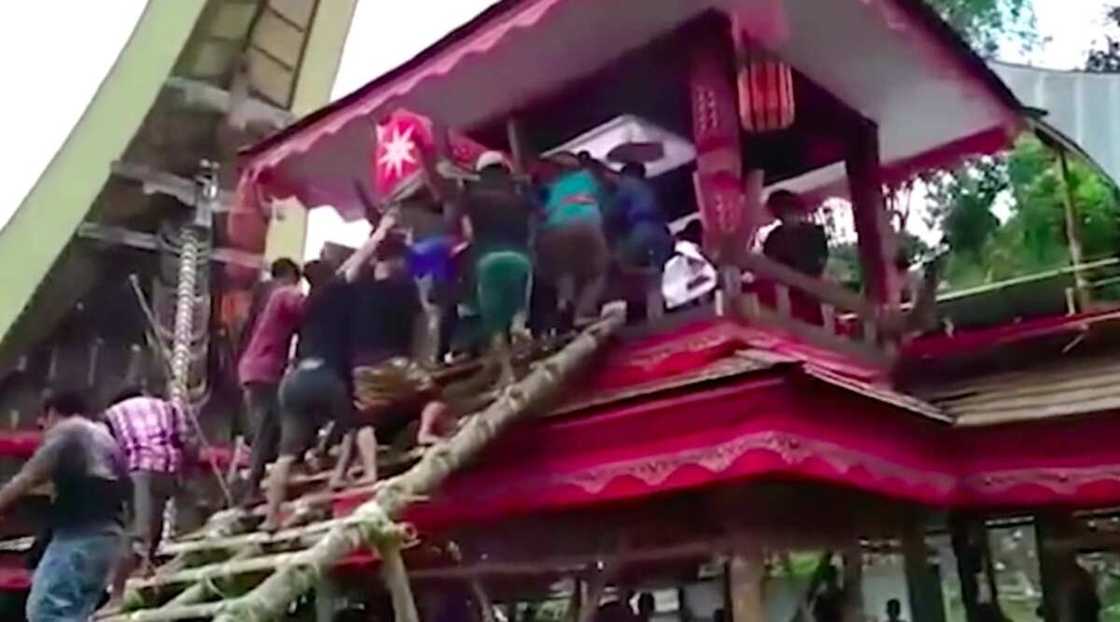 Double tragedy: Man crushed to death by mother’s coffin during funeral Double tragedy: Man crushed to death by mother’s coffin during funeral