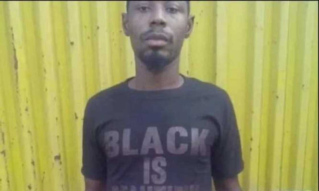 An kama ja'iri yana lalata da mata kanana a tare, N50-N50 kuwa ya basu shegen An kama ja'iri yana lalata da mata kanana a tare, N50-N50 kuwa ya basu shegen