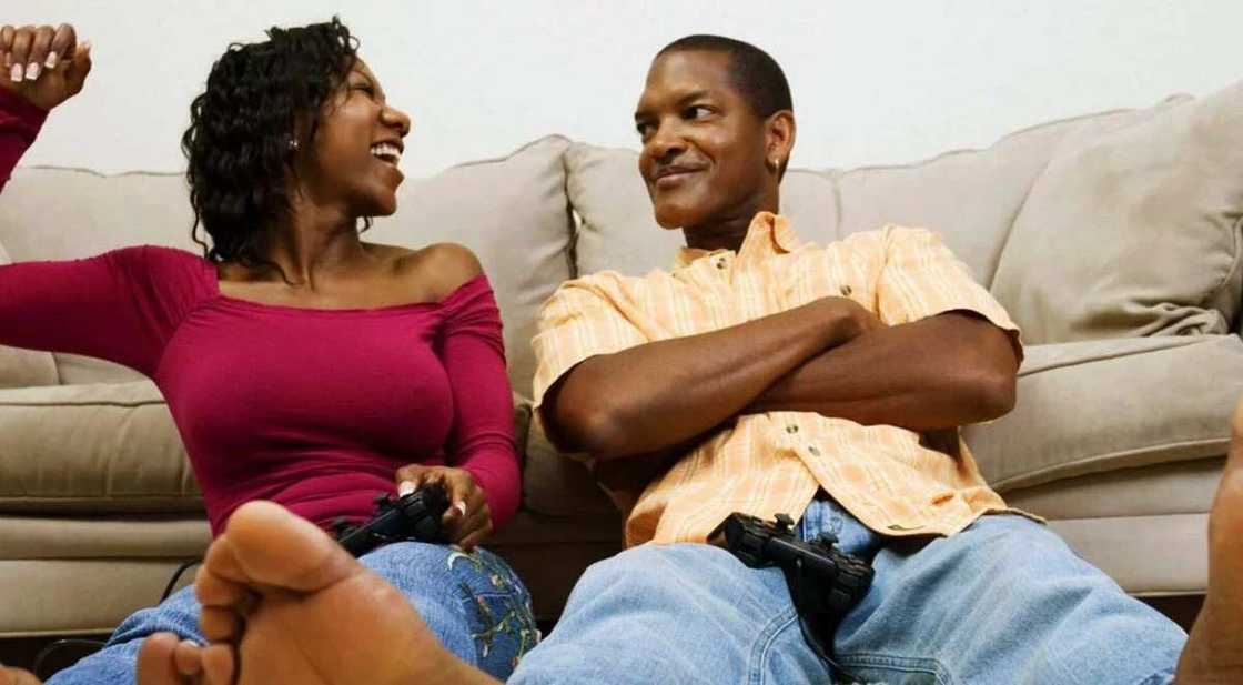 10 signs he could sleep with you on your first visit to his house 10 signs he could sleep with you on your first visit to his house